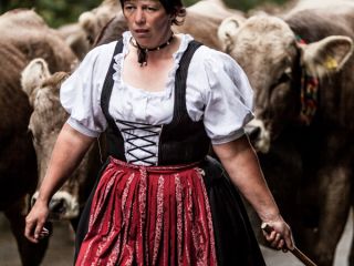 Viehscheid Gunzesried Hirtin mit Kühen